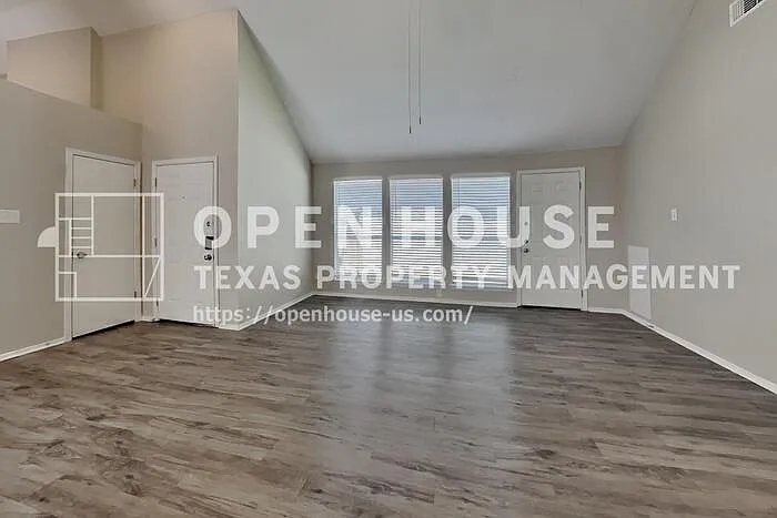 13215 Noble St — Photo 3