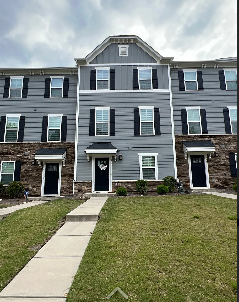 3 bed, 2.5 bath, 1741 sqft, $2,150 — Photo 1