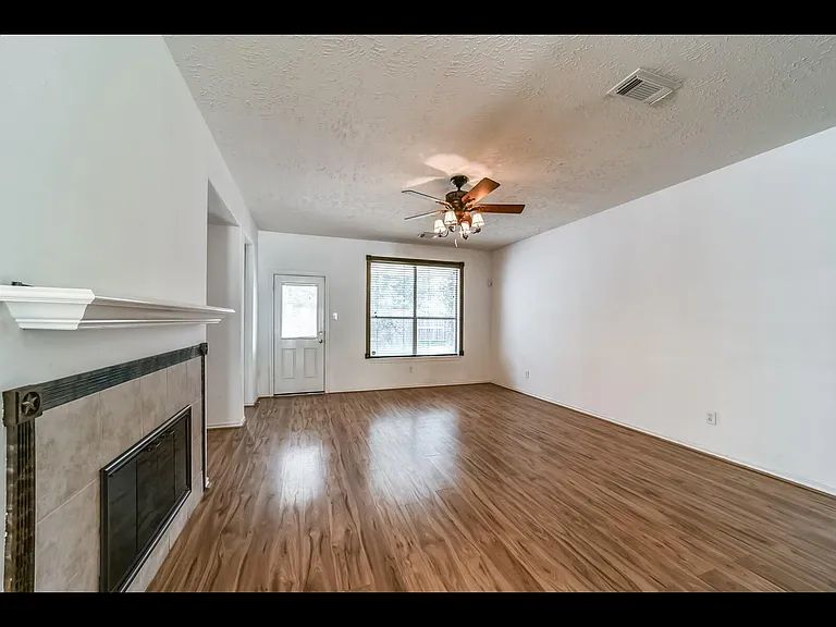22868 Lantern Hills Dr — Photo 4