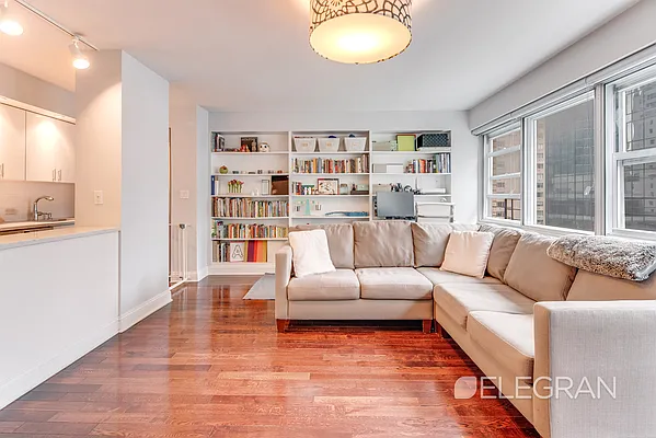 Sold by (Legacy) Elegran | media 2