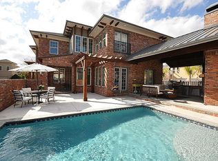 21 Mariners Ln, Kemah, TX 77565