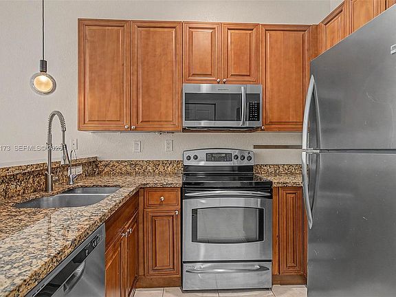 4th image of 2945 Coconut Ave APT 2