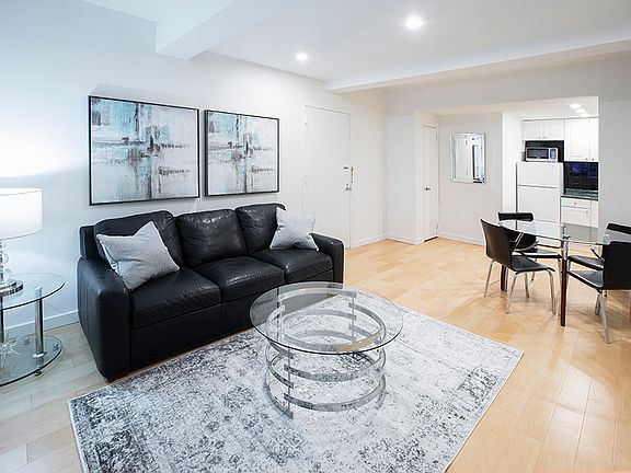 4th image of 150 W 51st St APT 822