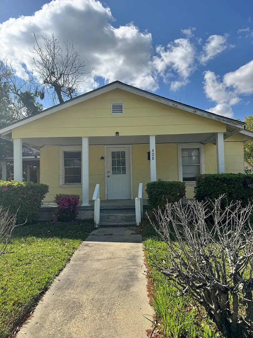 3 Bed/1 Bath Home — Photo 1