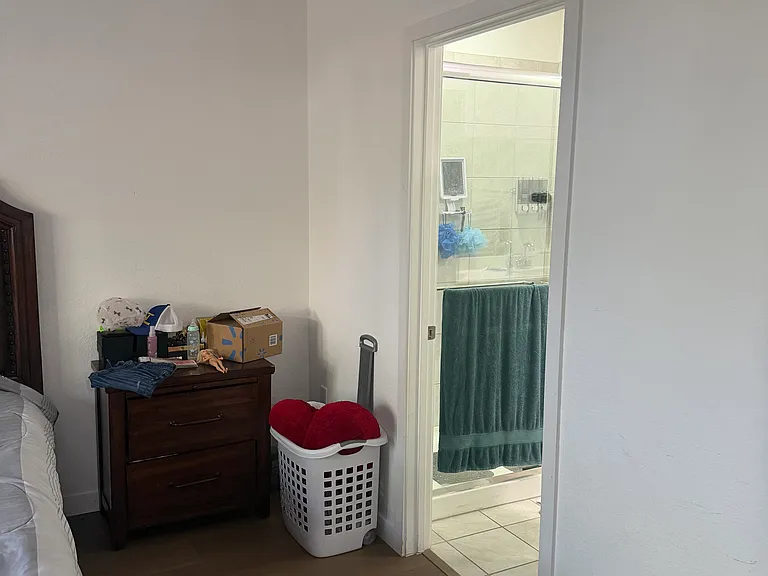 555 NE 6th Pl — Photo 18