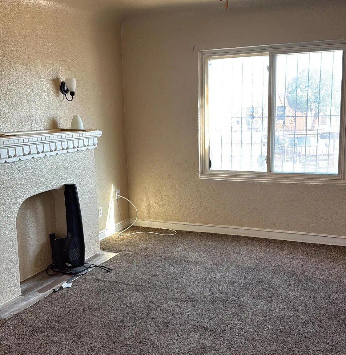 3 bed, 2.0 bath, 1287 sqft, $1,200 — Photo 2