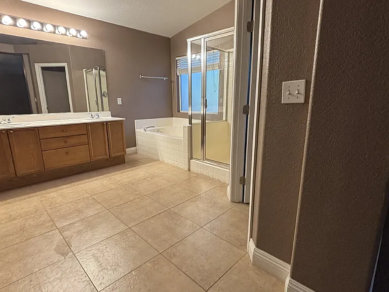 6848 Baby Jade Ct — Photo 17