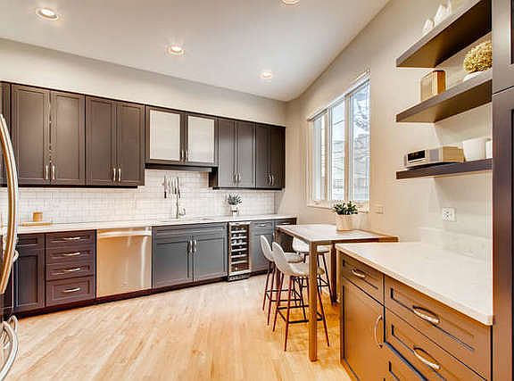 4th image of 1030 W Wrightwood Ave APT I