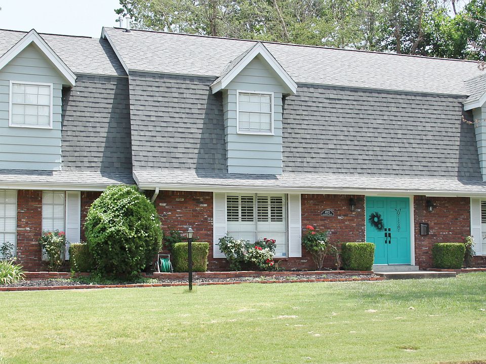 A MUST SEE! Magnificent and inviting home!