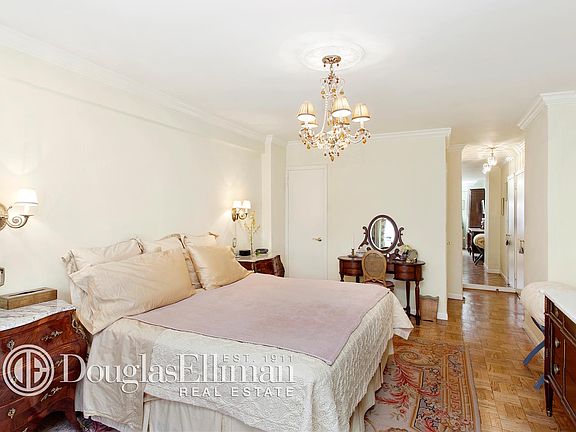 4th image of 10 E End Ave APT 7M