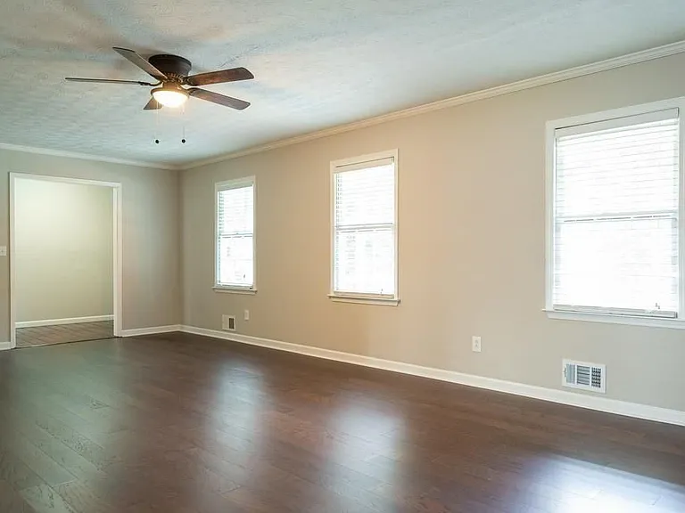 401 Freshman Dr — Photo 4