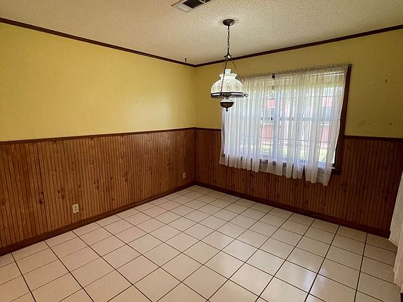 5th image of 2111 Avenue L