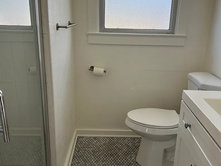 313 Seacliff Dr — Photo 10