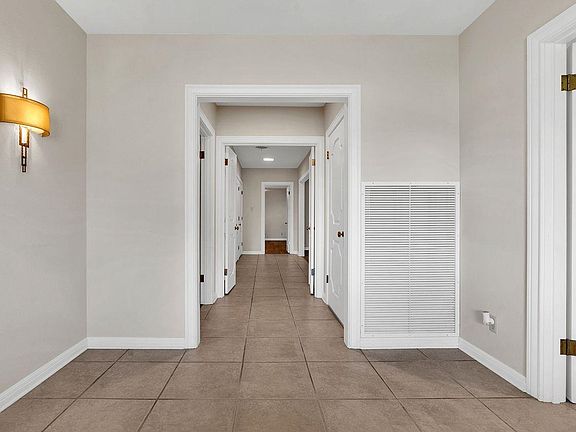 4th image of 2503 Madewood Rd