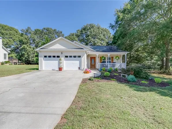 89 Meadow Dr, Royston, GA 30662