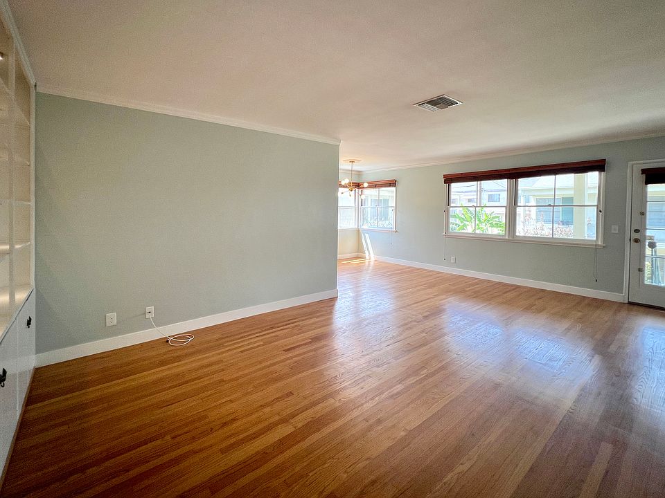Living room with lots of natural light.