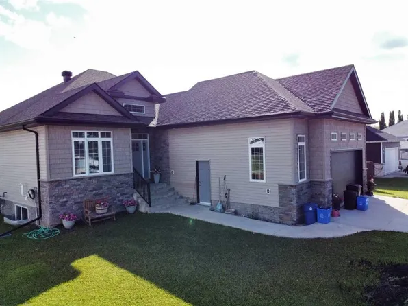 805 N 7th Ave, Fox Creek, AB T0H 1P0