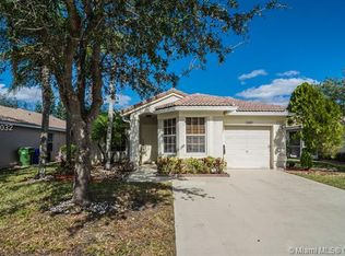 11809 SW 7th St, Pembroke Pines, FL 33025