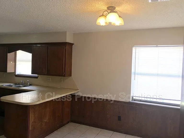 513 NW 114th St — Photo 3