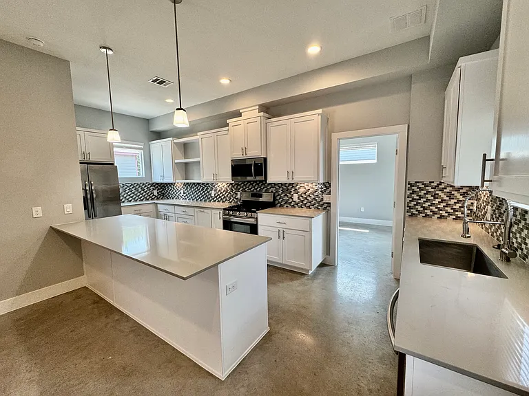 6911 Meador Ave — Photo 7