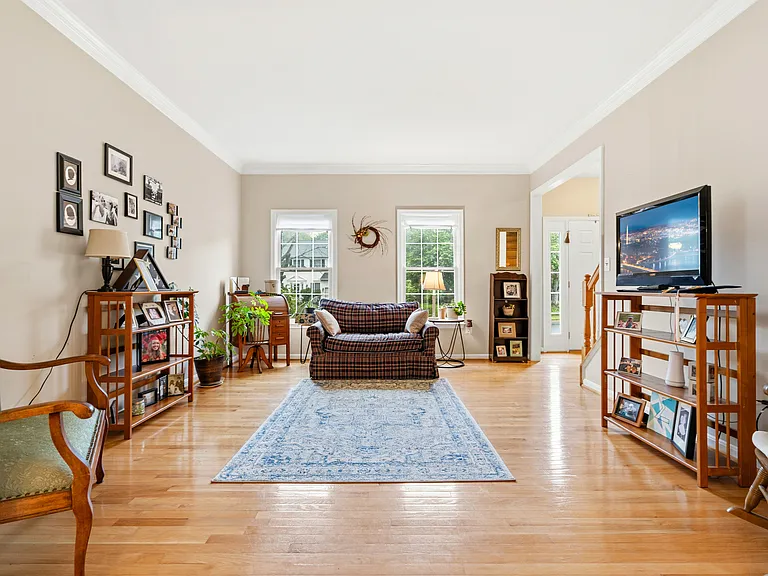 31 Palace Ln — Photo 6