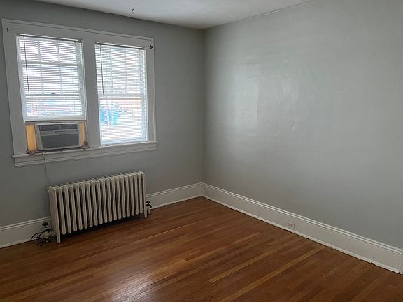 5th image of 2037 Laburnum Ave SW APT 1