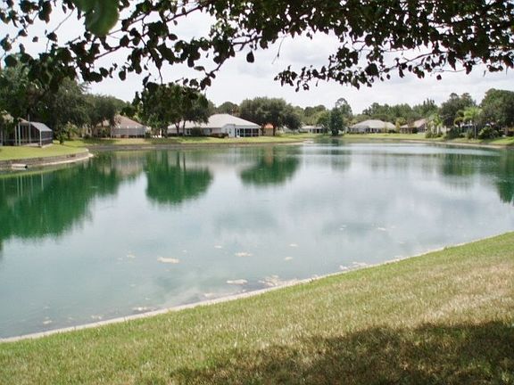 3rd image of 17 Shinnecock Dr