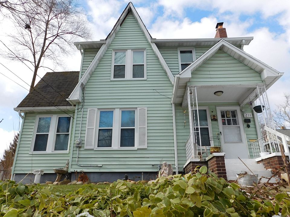 1st image of 211 McKinley Ave N