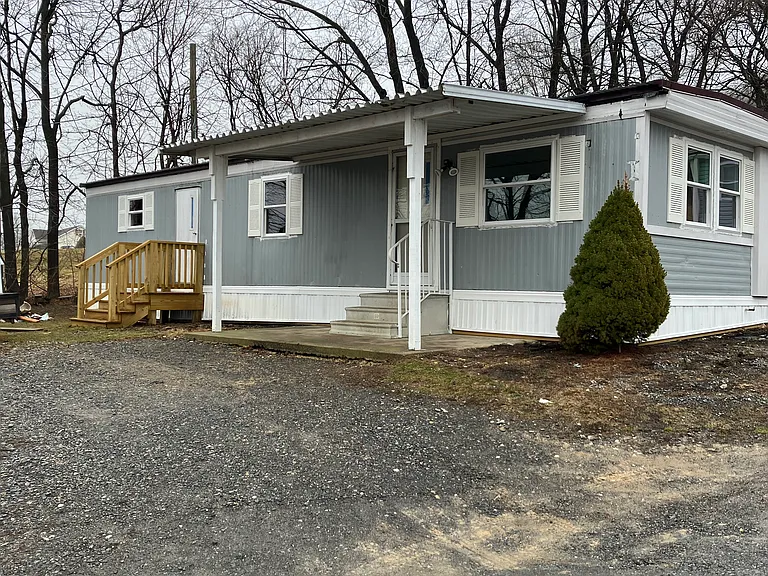 37 Brandt Dr — Photo 1
