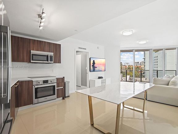 4th image of 488 NE 18th St Unit 601