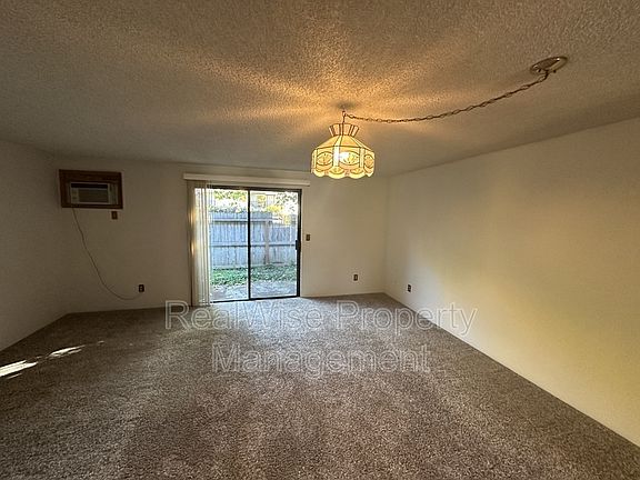4th image of 1105 SE Excalibur Dr