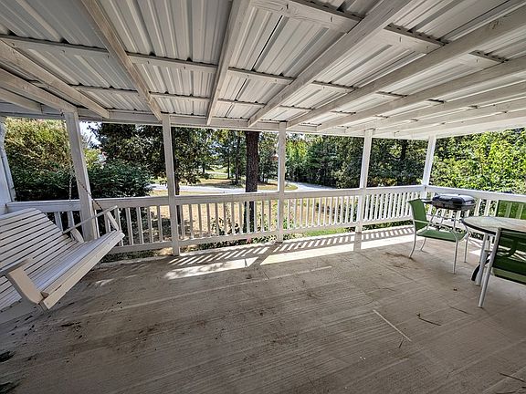 2nd image of 126 Bonnie Ln