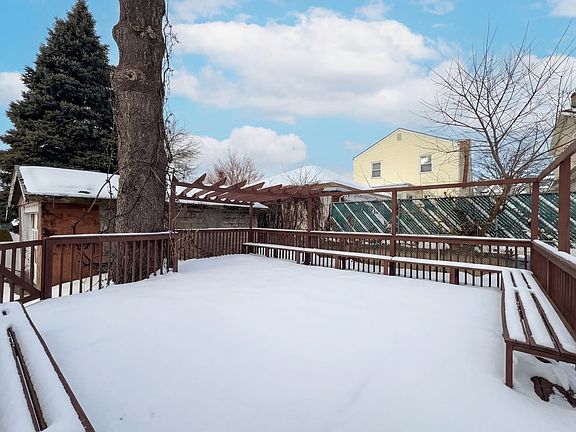 4th image of 128 Hendel Ave