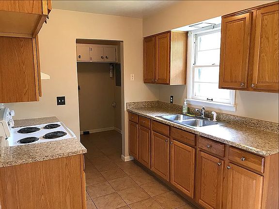 3rd image of 1424 Southwood Dr