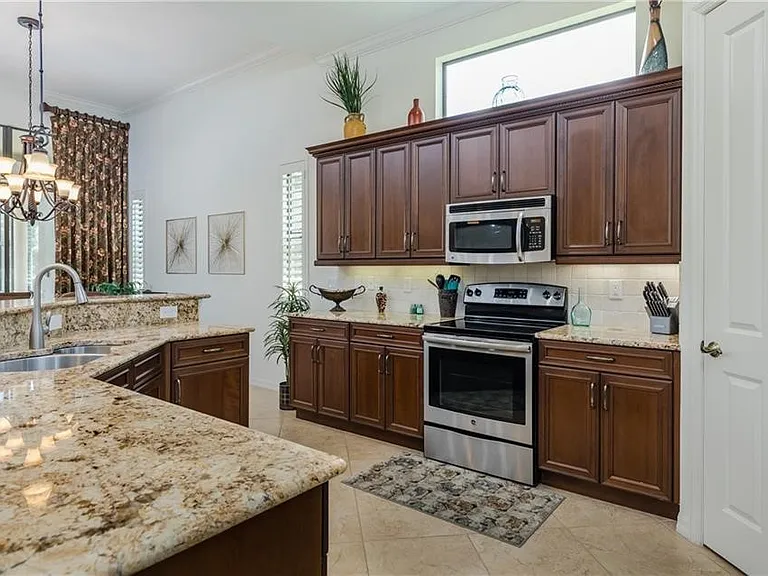 8309 Adelio Ln — Photo 7