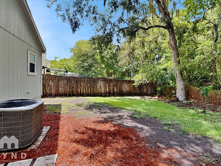 580 Staffordshire Dr — Photo 15