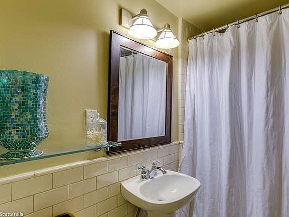 2nd image of 1005 SW Park Ave Unit 803