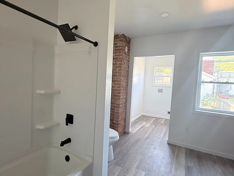 526 N 2nd St #1 — Photo 5
