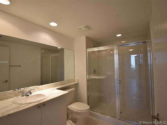 4th image of 18800 NE 29th Ave APT 403