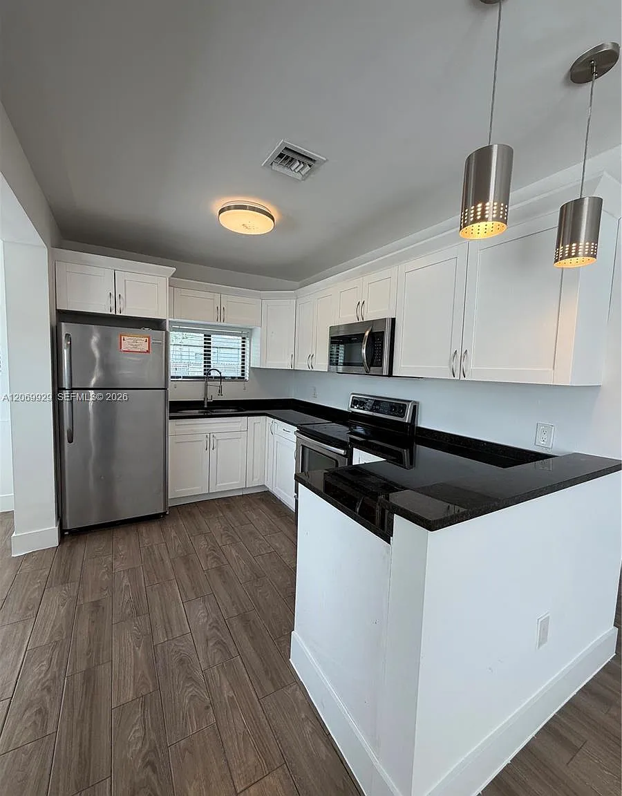 2 bed, $3,400 — Photo 4