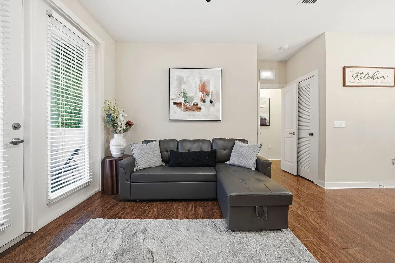 2 bed, 2.0 bath, 1097 sqft, $5,169 — Photo 4