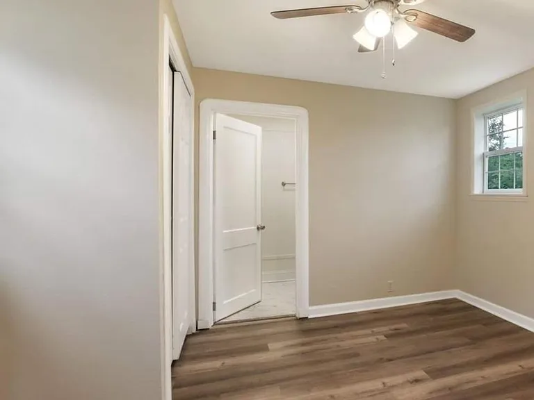 512 Avenue G — Photo 10