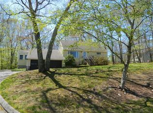 25 Hickory Ln, Westerly, RI 02891