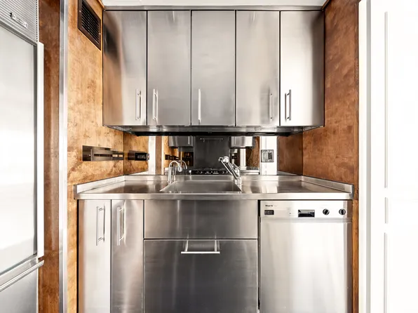 40 East 61st Street image 8 of 18