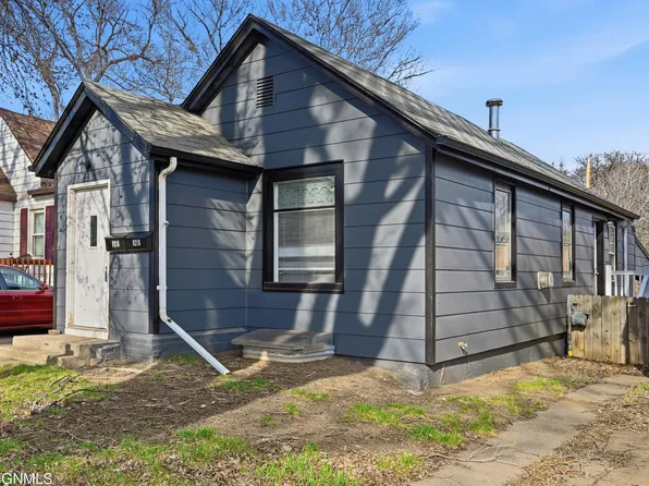 921 N 9th St, Bismarck, ND 58501