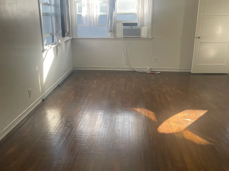 1049 N Hayworth Ave #12 — Photo 3