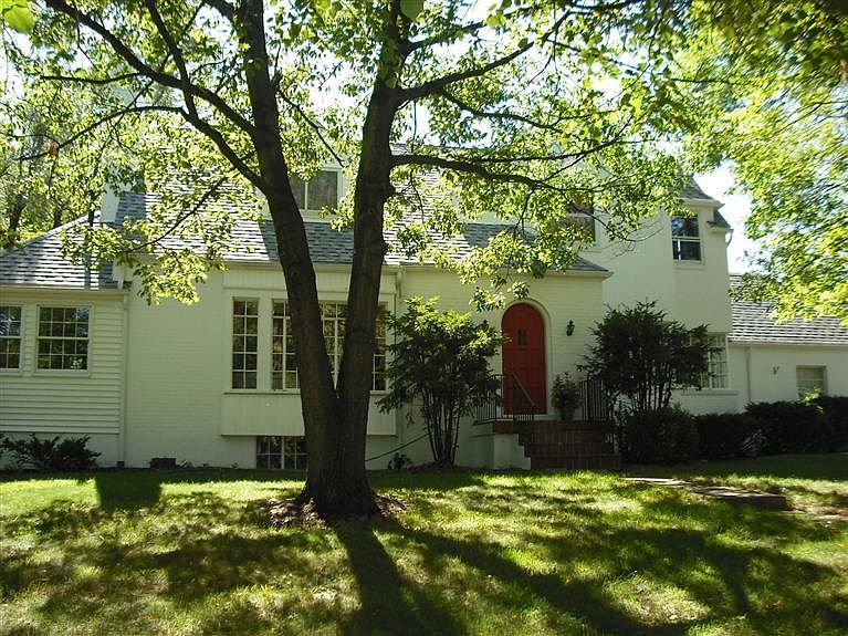 1st image of 845 Greenhouse Dr