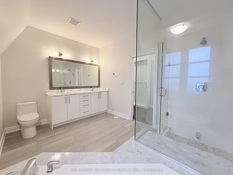 2160 Trafalgar Rd #3 — Photo 24