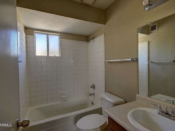 4th image of 423 E Hidalgo Ave