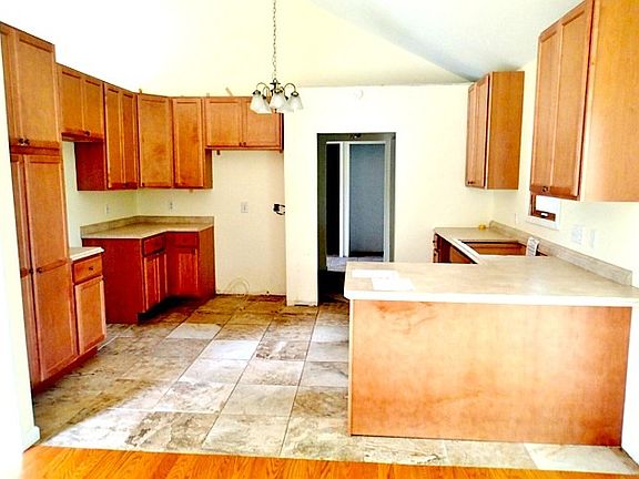3rd image of 2106 Russell Rd